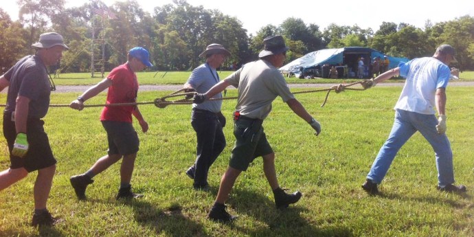 Butterfly Knots are tied in the dragging rope to form handholds.